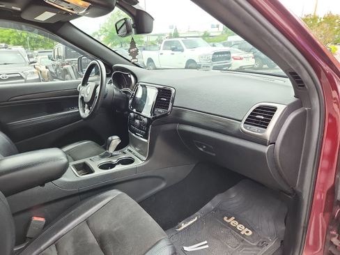 Used 2019 Jeep Grand Cherokee Altitude AWD/4WD image 17