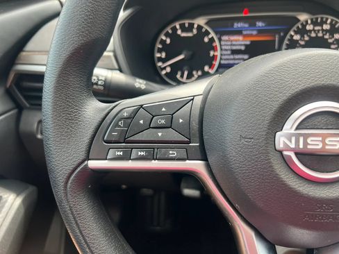 Used 2024 Nissan Altima 2.5 SV FWD image 18