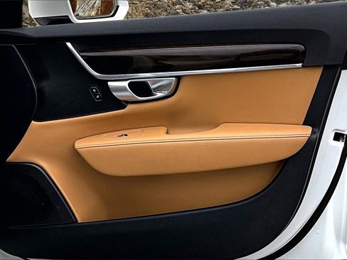 Used 2018 Volvo S90 T5 Momentum w/ Protection Package Premier image 21