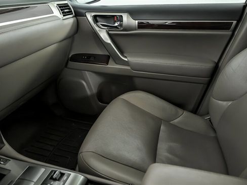Used 2018 Lexus GX 460 image 31