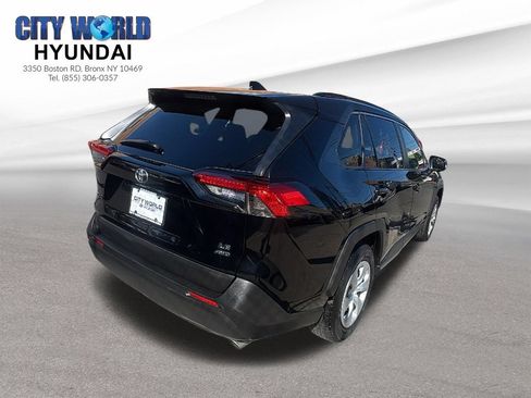 Used 2019 Toyota RAV4 LE AWD/4WD image 5