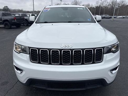 Used 2019 Jeep Grand Cherokee Laredo image 2