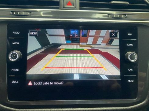 Used 2024 Volkswagen Tiguan SE image 31