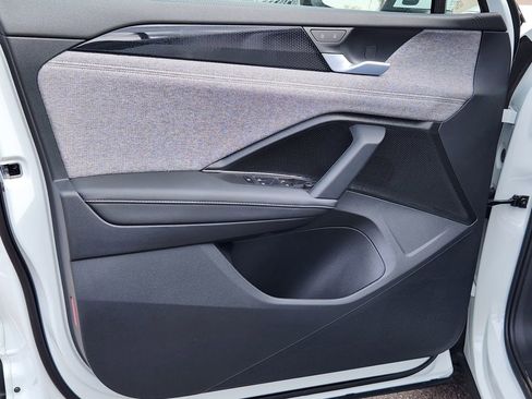 New 2026 Volkswagen Tiguan S image 8