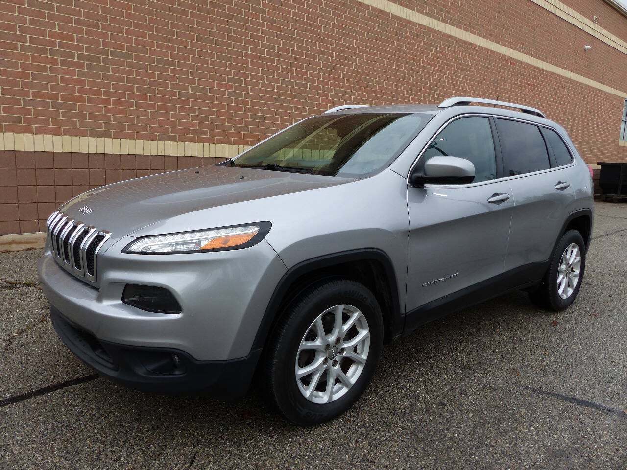 Used 2017 Jeep Cherokee Latitude w/ Cold Weather Group AWD/4WD image 6