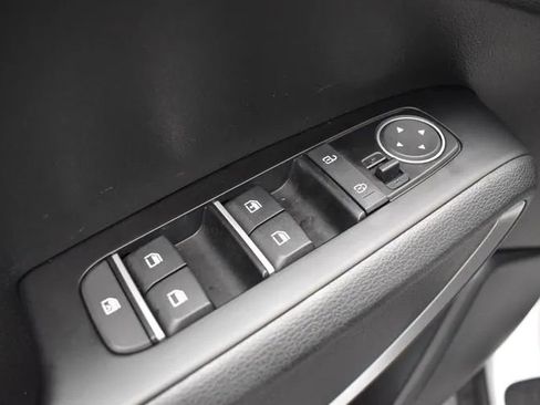 Used 2025 Kia Soul LX w/ LX Technology Package FWD image 21