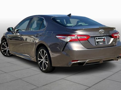 Used 2020 Toyota Camry SE image 10