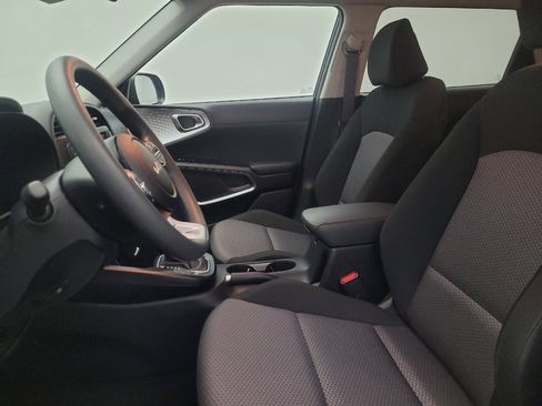 Used 2025 Kia Soul LX w/ LX Technology Package image 17