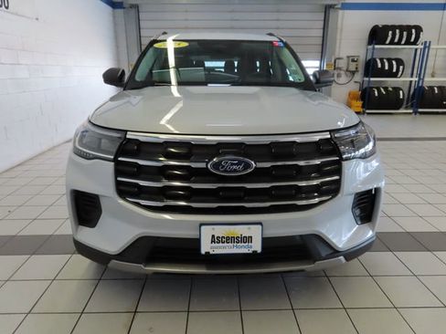 Used 2025 Ford Explorer Active RWD image 17