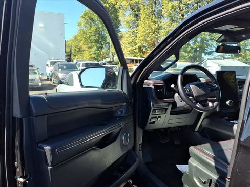 Used 2022 Ford Expedition Limited image 7