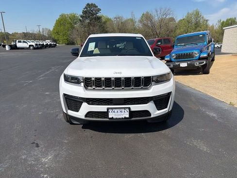 New 2026 Jeep Grand Cherokee Limited RWD image 2