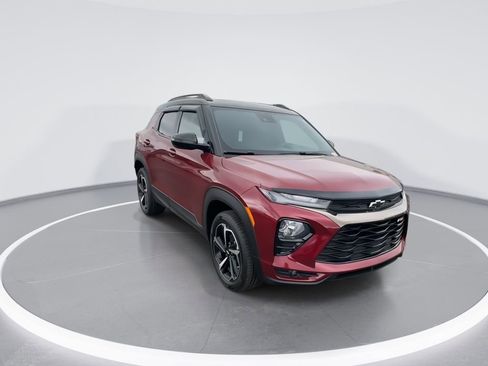 Used 2023 Chevrolet TrailBlazer RS w/ Sun and Liftgate Package AWD/4WD image 2