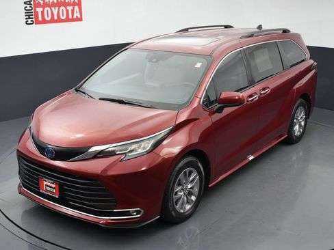 Used 2022 Toyota Sienna XLE FWD image 28