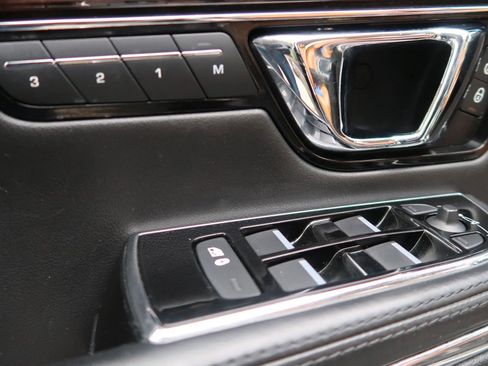 Used 2016 Jaguar XJ R-Sport image 24