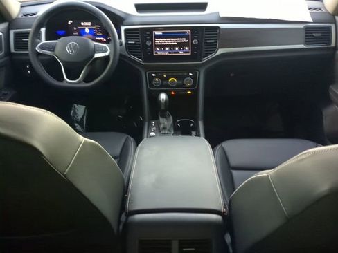 Certified 2022 Volkswagen Atlas SE w/ Panoramic Sunroof Package image 13