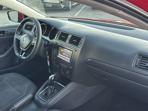 Used 2015 Volkswagen Jetta S image 42