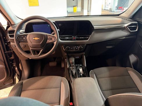 Used 2025 Chevrolet TrailBlazer LT FWD image 32