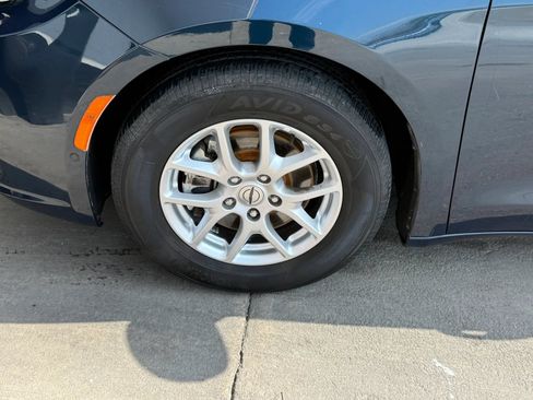 Used 2022 Chrysler Pacifica Touring-L w/ Uconnect Theater Family Group FWD image 56