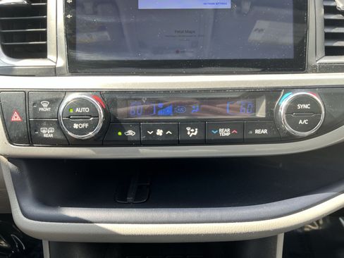 Used 2016 Toyota Highlander XLE AWD/4WD image 20