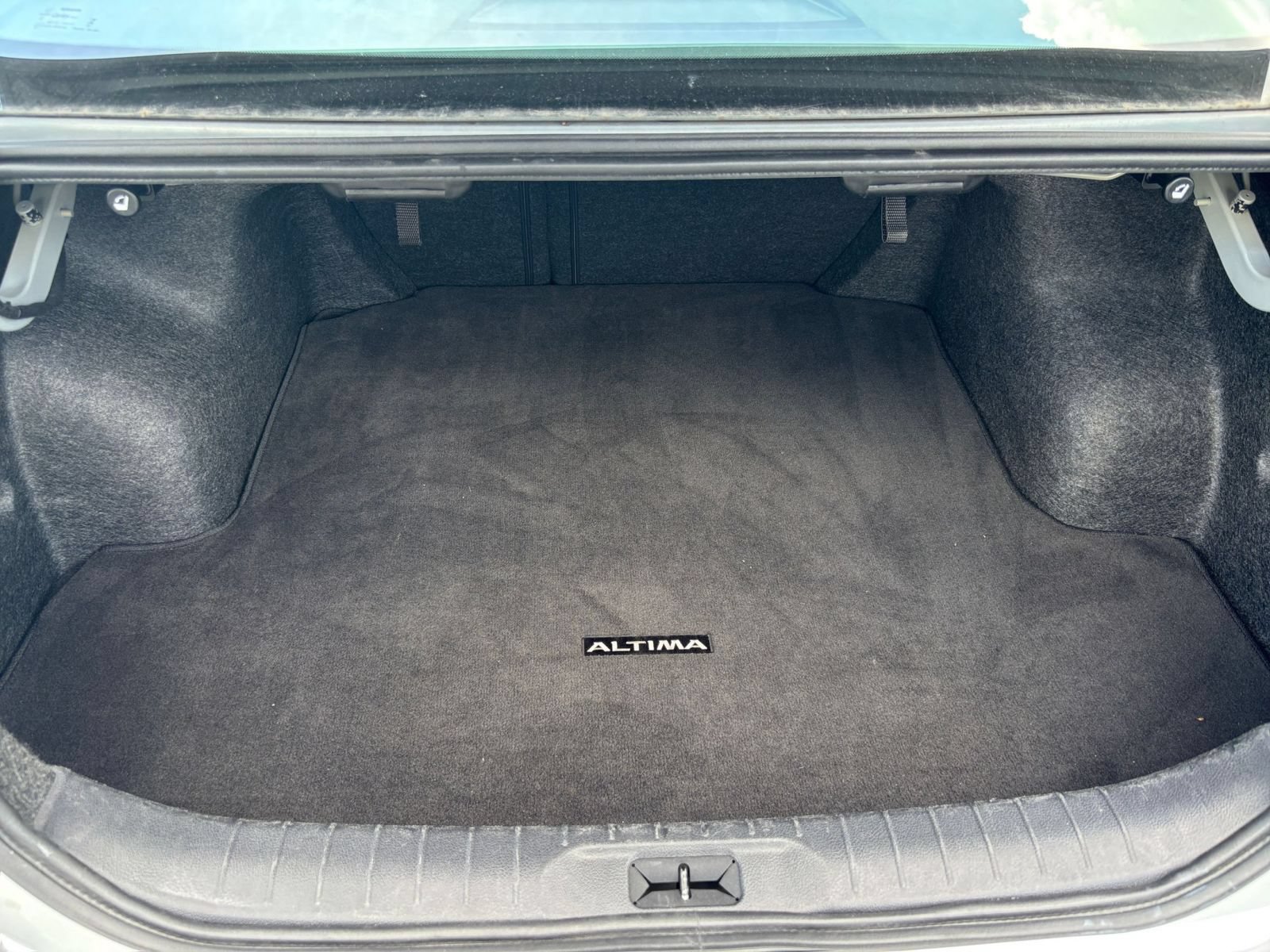 Used 2025 Nissan Altima 2.5 SV FWD image 29