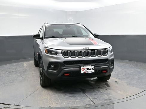 Used 2023 Jeep Compass Trailhawk image 2