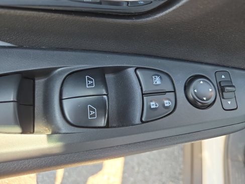 Used 2024 Nissan Kicks SR w/ SR Premium Package FWD image 15