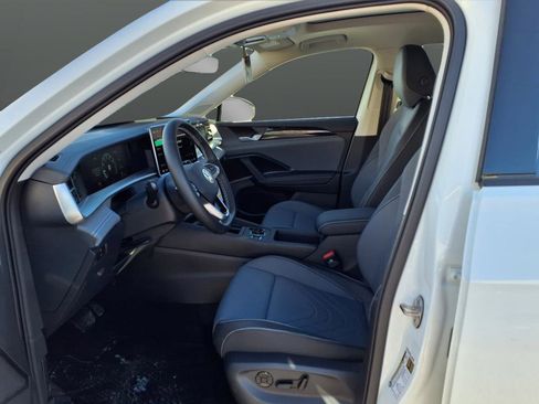 New 2026 Volkswagen Tiguan SE image 8