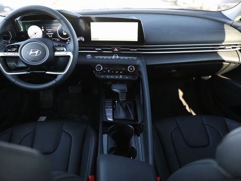 Used 2025 Hyundai Elantra Limited FWD image 32
