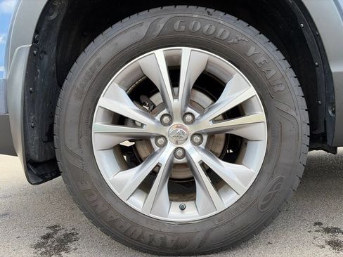 Used 2015 Toyota Highlander XLE AWD/4WD image 23