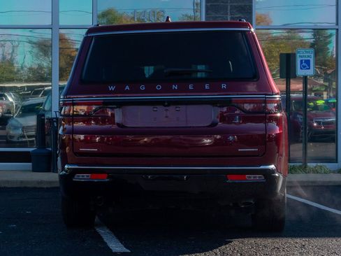 Used 2022 Jeep Wagoneer Series III w/ Convenience Group I image 6