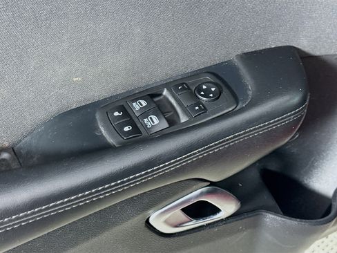 Used 2019 Dodge Challenger SXT image 24