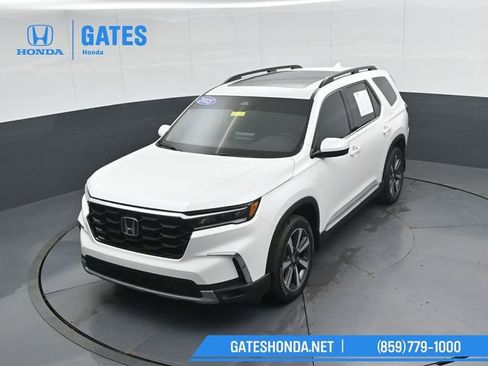Certified 2025 Honda Pilot Touring image 44