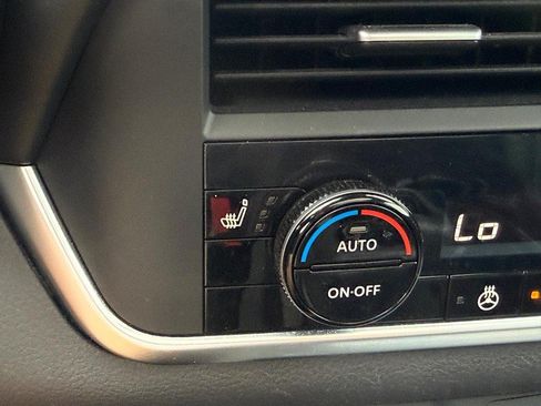 Used 2023 Nissan Rogue SV w/ SV Premium B Package FWD image 23