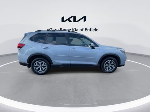 Used 2021 Subaru Forester Premium image 9