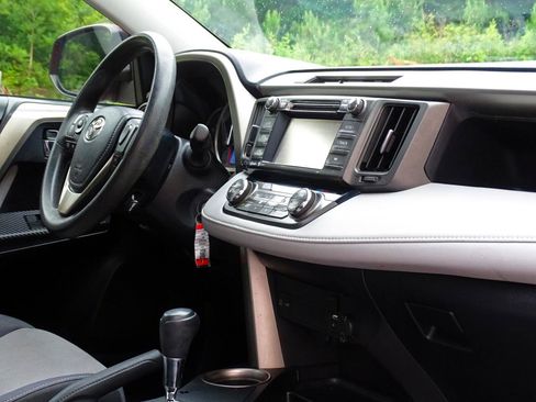 Used 2014 Toyota RAV4 XLE FWD image 29