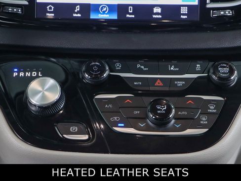 Used 2023 Chrysler Pacifica Touring-L FWD image 20