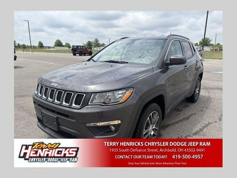 Used 2018 Jeep Compass Latitude w/ Cold Weather Group FWD image 1