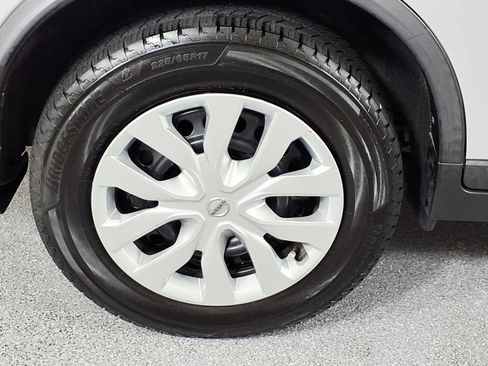 Used 2017 Nissan Rogue S FWD image 6