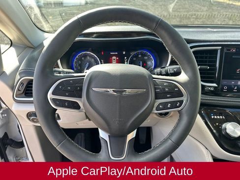 Used 2024 Chrysler Pacifica Limited image 15