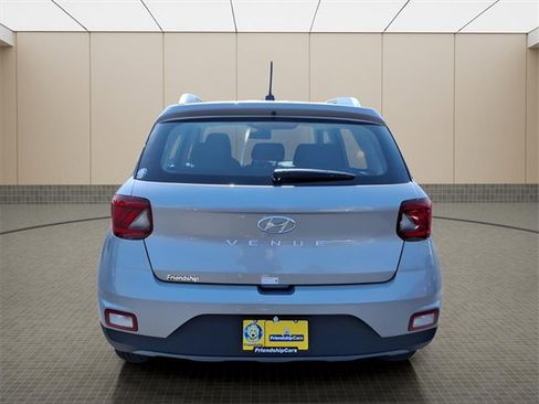 New 2025 Hyundai Venue SEL image 8