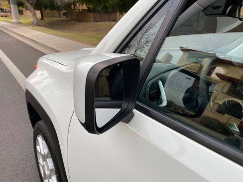 Used 2021 Jeep Renegade Latitude image 17