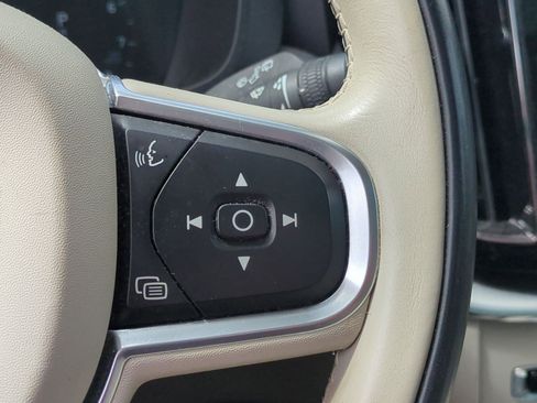 Used 2018 Volvo XC60 T6 Momentum w/ Convenience Package AWD/4WD image 19