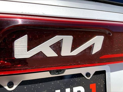 Used 2022 Kia Carnival LX FWD image 33