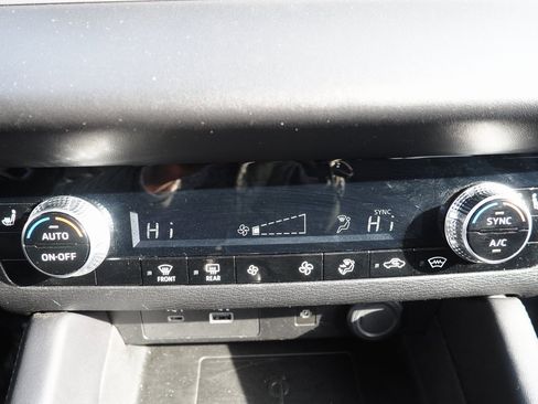 Used 2024 Mitsubishi Outlander 4WD Plug-In Hybrid image 13