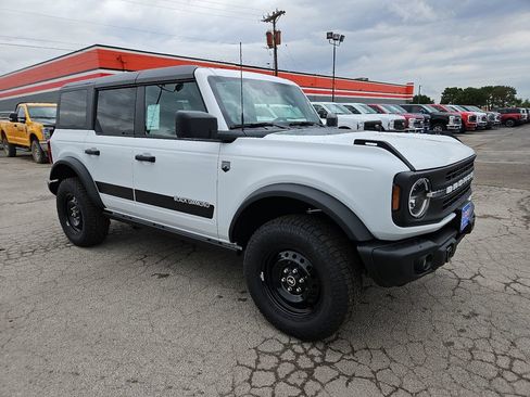 New 2026 Ford Bronco Big Bend w/ Black Diamond Package AWD/4WD image 1