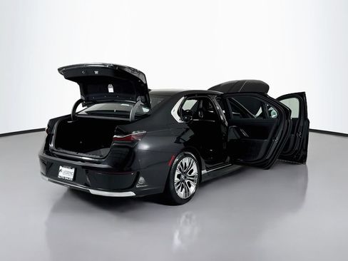 Used 2023 BMW i7 xDrive60 AWD/4WD image 28