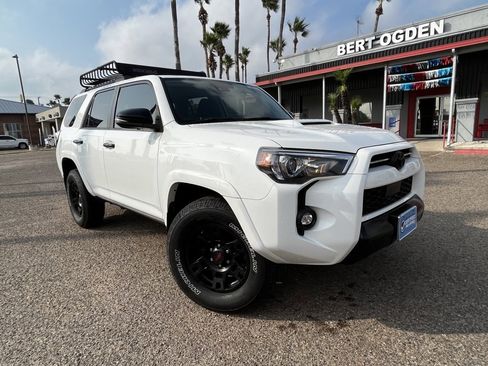 Used 2021 Toyota 4Runner Venture image 1