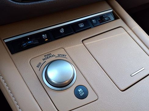 Used 2016 Lexus ES 350 w/ Luxury Package w/Wood Trim FWD image 13