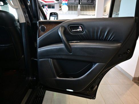 Used 2012 INFINITI QX56 4WD w/ Deluxe Touring Pkg image 24