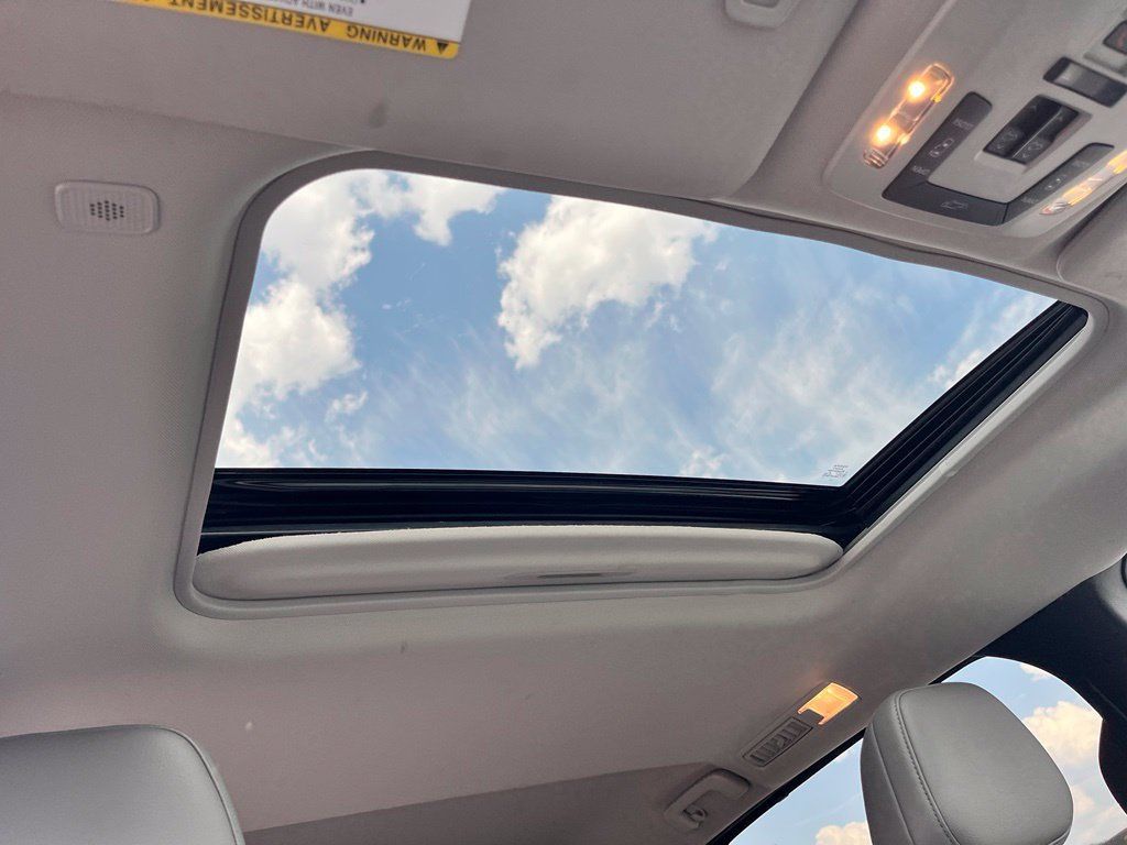 Used 2025 Toyota Sienna XLE FWD image 18